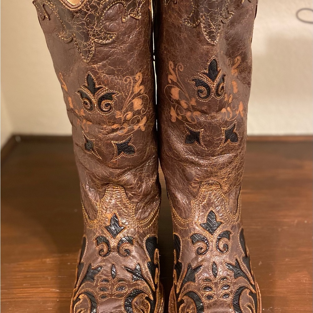 Corral Western Boots.  Beautiful black cutouts. - Picture 10 of 13